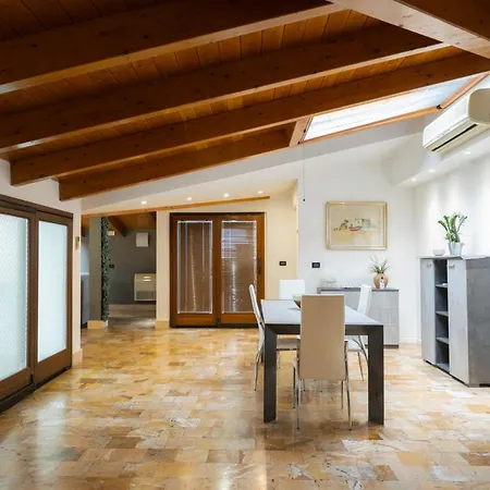 Palazzo Storico Di Nicola Couette-café 3*