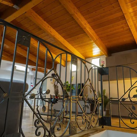 Palazzo Storico Di Nicola Bed & Breakfast
