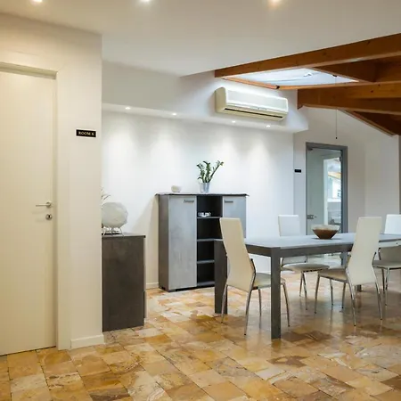 Bed & Breakfast Palazzo Storico Di Nicola 4*