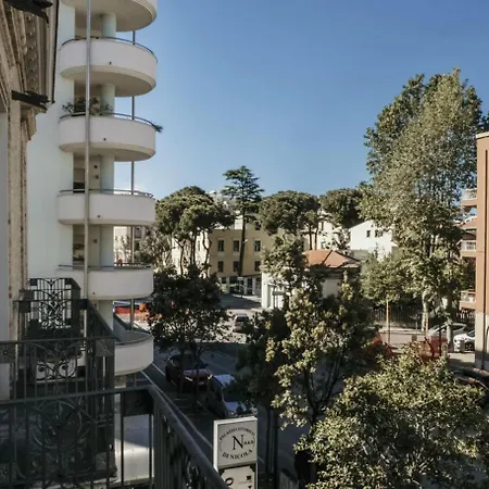 Palazzo Storico Di Nicola Frühstückspension Pescara