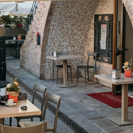 Palazzo Storico Di Nicola 住宿加早餐酒店 佩斯卡拉