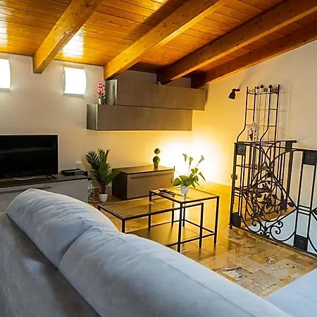 Palazzo Storico Di Nicola Bed & Breakfast