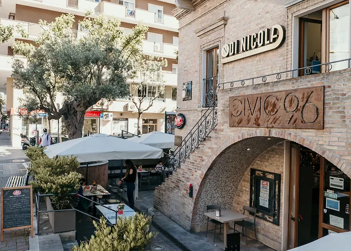 Palazzo Storico Di Nicola Frühstückspension 4*